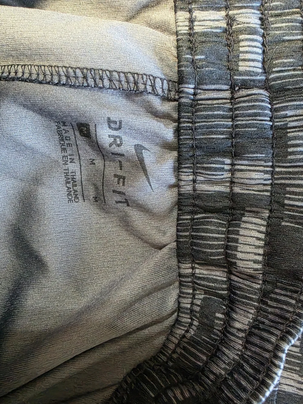 Nike Dri-FIT Boys Black Gray Printed Athletic Basketball Shorts Size M